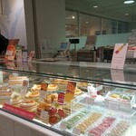 ブールミッシュ - 【店頭】
デパ地下のショーケースって、キラキラしてるんですよね。