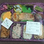 たごさく - 【やまぶき弁当】
こちらは母へ購入。
おこわは左から「鰻・赤飯・栗・五目」。