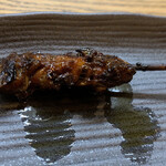 かぶと - えりやき　たれ　頭の串焼き、ガリッとコリっと少し苦味があるけどこれを肴に一杯やるのが最高です。