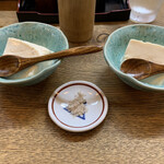 かぶと - 寄せ豆腐がうまいんだ　なめらかで甘味があって！
      塩つけるとまた味わい深い！！