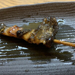 かぶと - ひとくち蒲焼！！
      もう酒がすすむー　ここで蒲焼を味わっておきます。
      美味い！