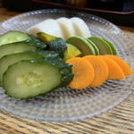 かぶと - ぬか漬けが美味い！！　小メロンは初めて食べうまーい。
      箸休めにどうぞ