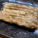 かぶと - 天然　白焼き　少し身が締まってる感じします
      でも、さっきのより　もっとフワッふわっでビックリした！！
      ずっと食べてたい