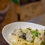 洋惣菜 亀洋 - 2020.8 牡蛎とジャガイモと大葉のクリームパスタ（950円）
