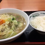 日高屋 - "野菜たっぷりタンメンと半ライス"