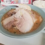 くるまやラーメン - ランチ限定手作り餃子セット　910円　にチャーシュー５枚トッピング