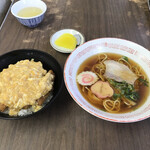 玉山食堂 - カツ丼とミニ中華そば(セット) ¥1.150(税込)