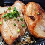 肉汁餃子のダンダダン - チャーシューのアップ