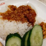 Hawker Chan Soya Sauce Chicken Rice&Noodle - パラパラしたジャスミンライスは鶏の出汁で炊いていないのでシンプル、甘辛いタレが合う！