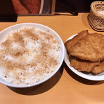 Tonkatsu Tarou - 特製カツ丼(カツ7枚) こうしないと食べれないよね？
