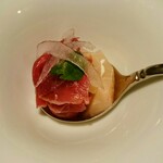 ベルエキップ - 仔羊の生ハムと桃のタルト仕立て