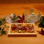 日本料理 幸庵 - 淡路島 由良の赤雲丹の箱、葉山の蛸、真子ガレイ