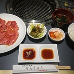 焼肉 せんりゅう - 和牛こだわりカルビ定食、お肉1.5倍¥1110+税