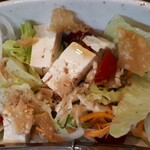ごちそうや 鬼瓦 - 豆腐サラダ。島豆腐？かな？
