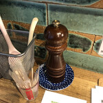 ラーメン フリーバーズ - このお店はブラックペッパーが合う感じします。