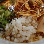 豚骨ラーメンとまぜそば 池めん - 玉ねぎ＆ネギ＆メンマ