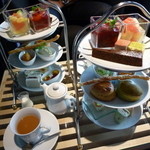 アップステアーズ - 