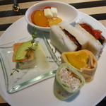 アップステアーズ - 