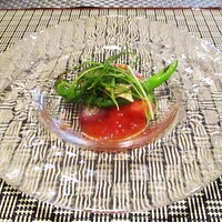 やすい - 鮎、巨峰、長芋、蛸、獅子唐：トマト酢がかけられ、丘ひじきが綺麗に飾られています。　清涼感が有る 季節を感じられる一品です。　　　　　2020.08.01