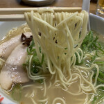 Ichibandaka Ramen Izakaya - 麺は細ストレート系
