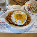 ジョコーソ - 玉子焼き移動中に破れたので黄身は右側メインに流します。