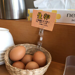 麺処 かつお商店 - サービスの生卵です
