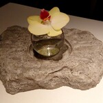 AKI NAGAO - テーブルの花