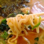 Iekei Ramen Kantetsuya - 麺アップ