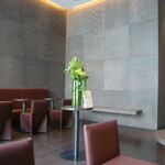 エルメス　カフェ 御堂筋店 - シックな店内