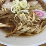 恵比寿 - 「醤油ラーメン（手打ち麺）」（760円）の麺アップ