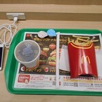 マクドナルド 赤羽東口店 - 赤羽駅東口を見ながら充電もバッチリ