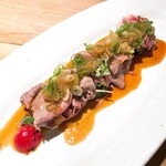 お肉のコースの牛炙りしゃぶ（ポン酢かけ済み）