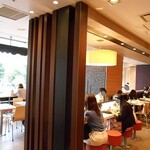 マクドナルド 赤羽アピレ店 - 充電は内側席