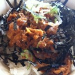 らぁめん とん平 - マヨチャーぶっかけ飯（小）の海苔をどけた状態