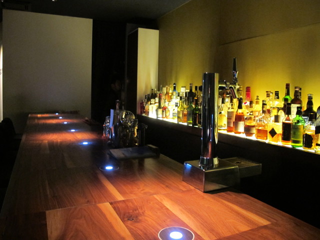 2024-25 秋冬新作  ハイブランドの バー スナイル （BAR SNYLE） - 練馬/バー | 食べログ カウンターテーブル・ハイテーブル
