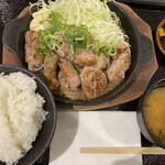 とんテキあっちゃん - 旨塩定食990円税別。肉は200g。