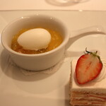 オオハラ エ シーアイイー - 柑橘系のゼリーとヨーグルトのアイスクリーム、ウェディングケーキ取り分け 2009年2月15日