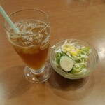 Namasute Shokudou - ランチセット(ウーロン茶、サラダ)