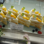 トシ・ヨロイヅカ アトリエ - 