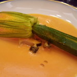 ベル･エポック - 花ズッキーニにオマールすり身の詰め物、８０度で低速調理。うめがったあああ＝＝＝