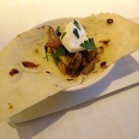 unito - まずは、きのこ・リードボー・ニワトリの鶏冠・モッツァレラを巻き巻きして食事がスタート、鶏冠は3回目かなこの食感がいいんだ。そして小さな前菜の盛り合わせへと続く。