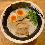 濃厚煮干とんこつラーメン　石田てっぺい - 