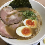 ラー麺 陽はまた昇る - 魚とりとんこつラー麺（トッピング卵）刻みにんにく別皿