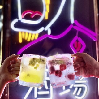 Instagrammable fruit sours and sangria are popular♪