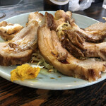 丸長中華そば店 - チャーシュー　ドーン！