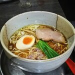 麺屋 番 - 醤油ラーメン(細麺) ¥790