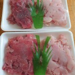 石垣商店 - マグロ中落ち(インドマグロとメカジキ)500円×2