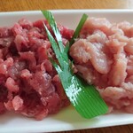 石垣商店 - マグロ中落ち(インドマグロとメカジキ)500円