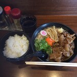 肉玉そば おとど - プース〜の色が！ライスがどうにもこうにも…。→→→→→→→→→→→→→→→→→→→→→→