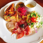 MAISON INCO - オードブルと自家製キッシュ、サラダの盛り合わせ